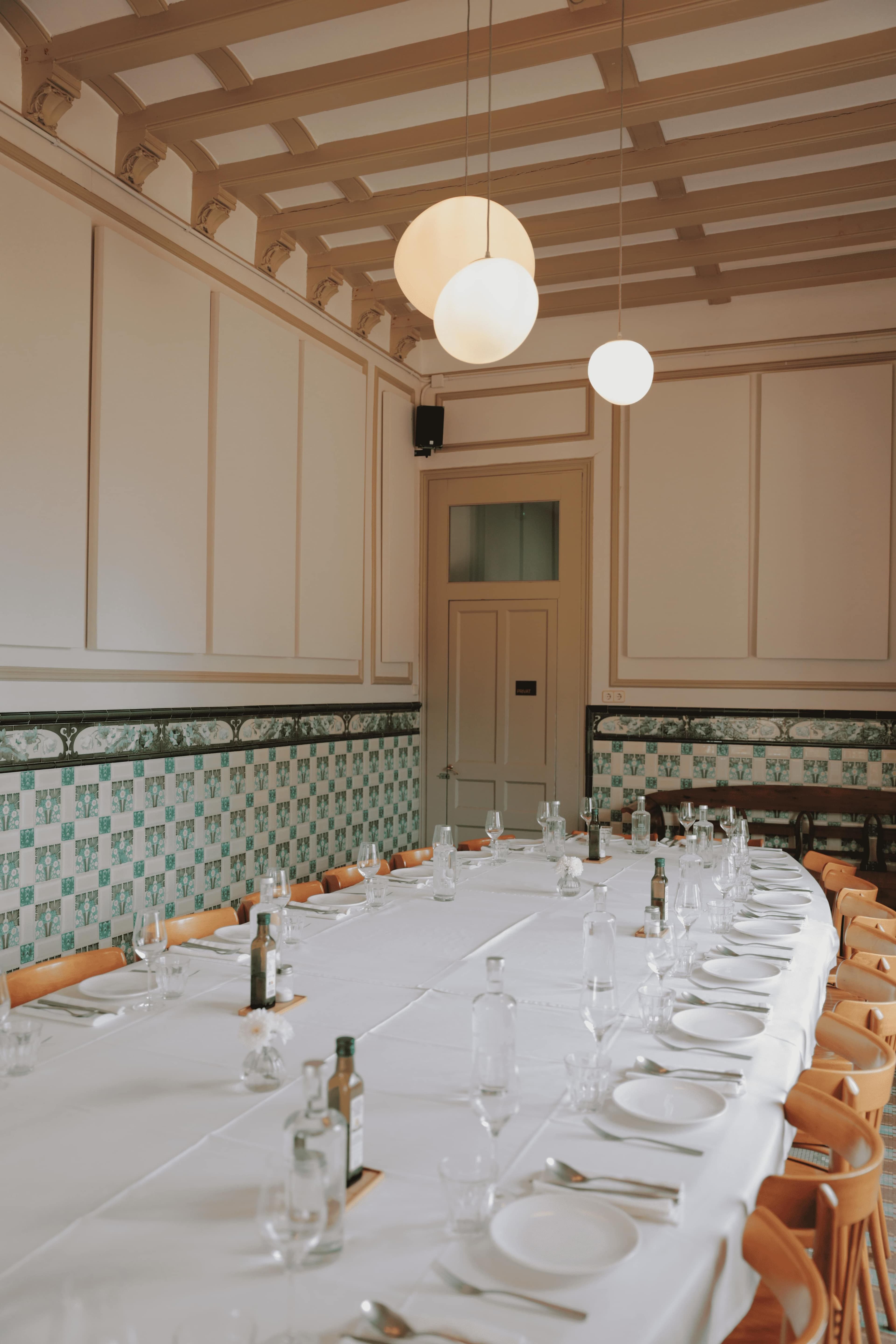 Large table in the Amrita restaurant