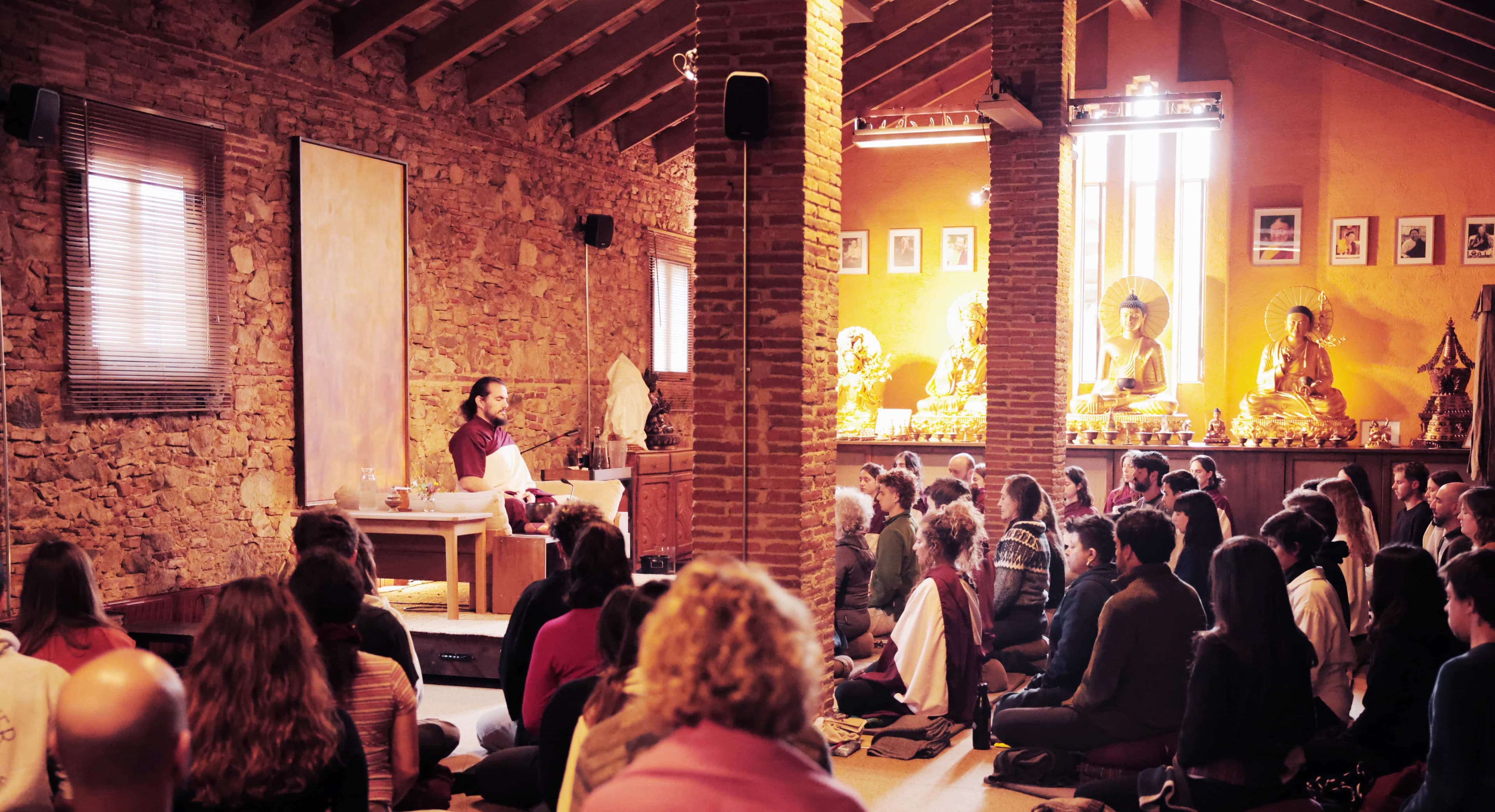 The practice hall full before the golden altar