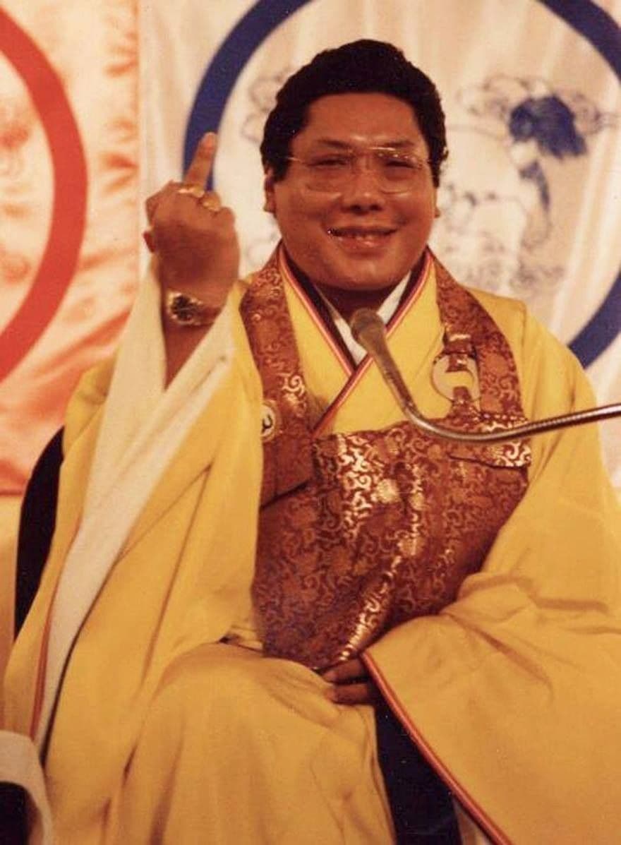 ocho dharmas mundanos