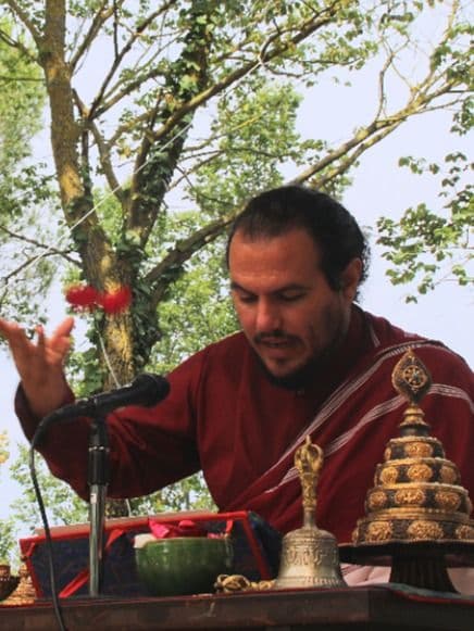 ocho dharmas mundanos